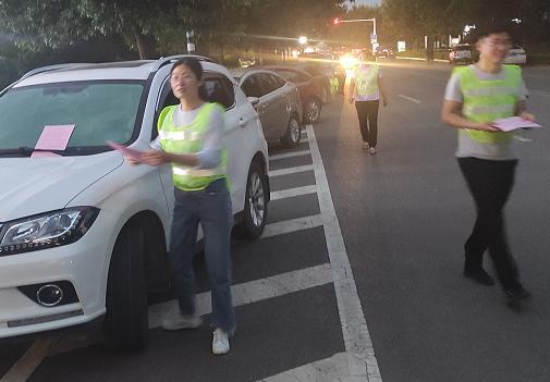 安丘市醫療保障局組織開展安全文明停車引導志愿服務活動，提升停車服務質量